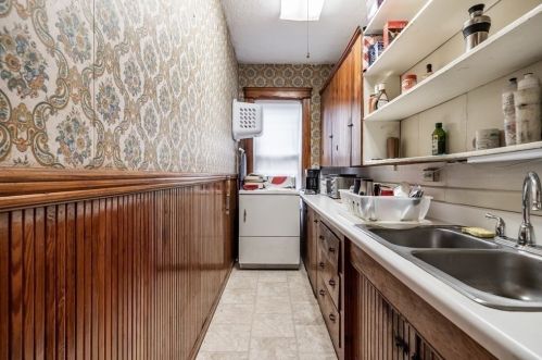 12 Kosta St, Worcester MA 01607-1525 exterior