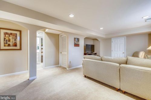 721 Brent Rd, Rockville MD 20854-1782 exterior