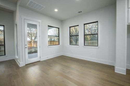 2011 Belford Dr, Austin TX 78757-8207 exterior