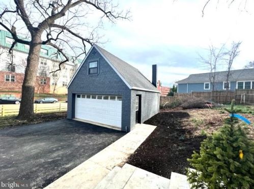 3101 Memorial St, Alexandria VA 22306-1542 exterior