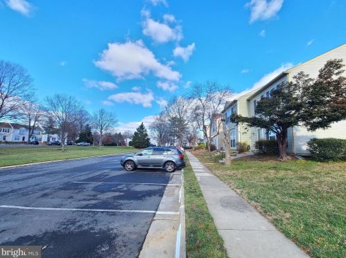 6530 Morning Glen Ct, Alexandria VA  22315-5027 exterior