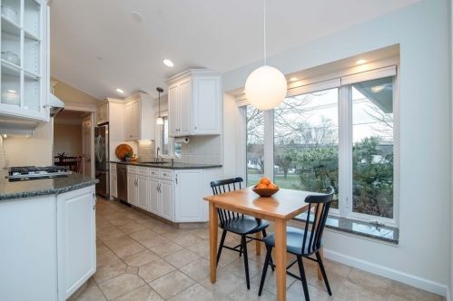 1110 Amostown Rd, West Springfield MA 01089-4309 exterior