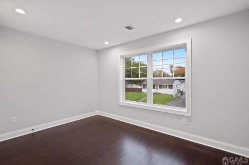 42 Wayne St, Edison NJ  08817-5322 exterior