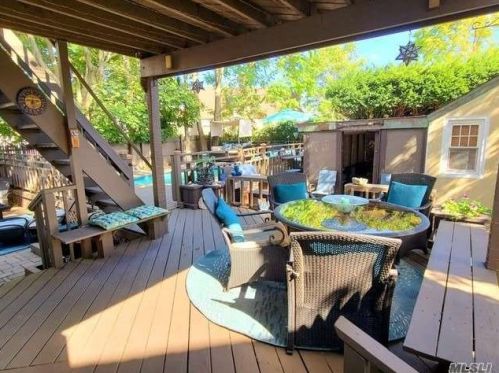 79 Berry St, Valley Stream NY 11580-3430 exterior