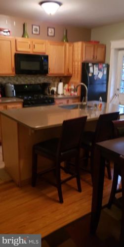 9 End Ave, Camden NJ 08109-1850 exterior