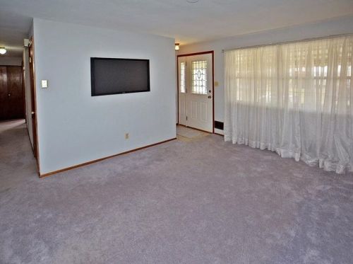 113 Pinto Dr, Pittsburgh, PA 15239-1351