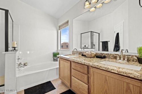 1424 Cathedral Rock Dr, Phoenix AZ 85048-8910 exterior