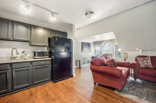 4560 Michigan Ave, Chicago IL  60653-3809 exterior