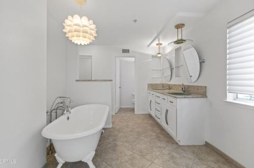 2341 Diamond Head Way, Oxnard CA  93036-7763 exterior