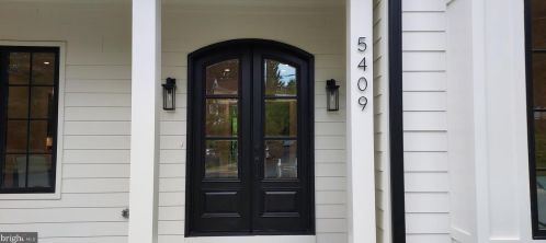 5409 32nd St, Arlington, VA 22207-1570