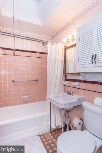 4030 Bleigh Ave, Philadelphia PA 19111-3617 exterior