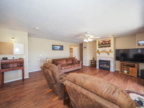 4662 8450, Taylorsville UT exterior