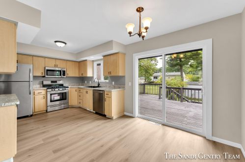 1845 Bonneville Dr, Meskegon MI 49441-3709 exterior