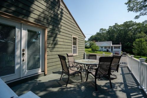 391 Massachusetts Ave, West Springfield MA 01089-2412 exterior