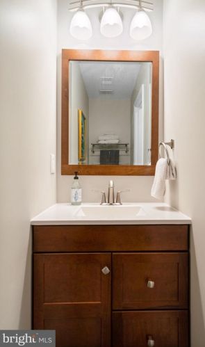 6005 Kestner Cir, Alexandria VA  22315-4834 exterior