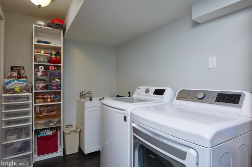 6825 Old Chesterbrook Rd, Mc Lean VA 22101-4408 exterior