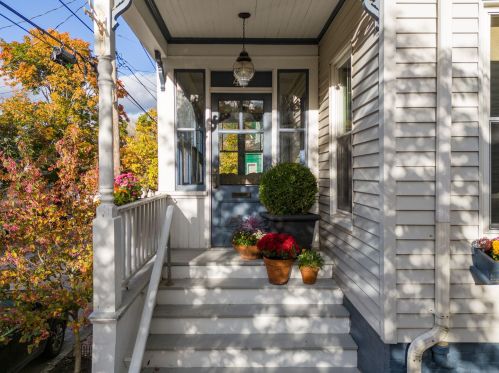 48 Montreal St, Portland, ME 04101-2706