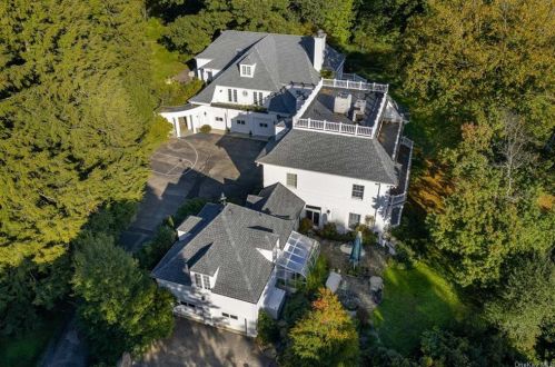 32 Orchard Dr, Armonk NY  10504-1437 exterior