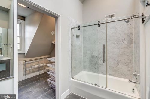 527 Wilkes St, Alexandria VA  22314-3723 exterior