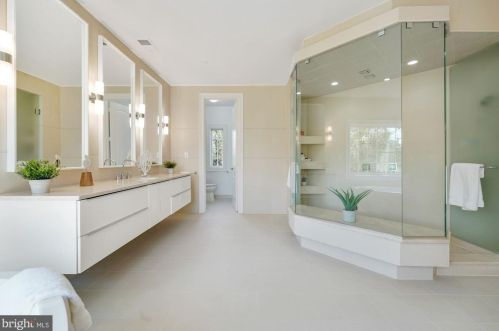 9318 Cranford Dr, Rockville MD 20854-2231 exterior