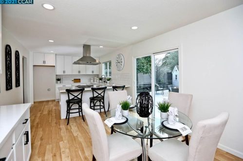 1869 Larkspur Ct, Concord CA 94519-1104 exterior