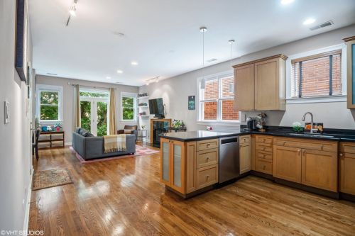 1722 Berwyn Ave, Chicago, IL 60640-2008