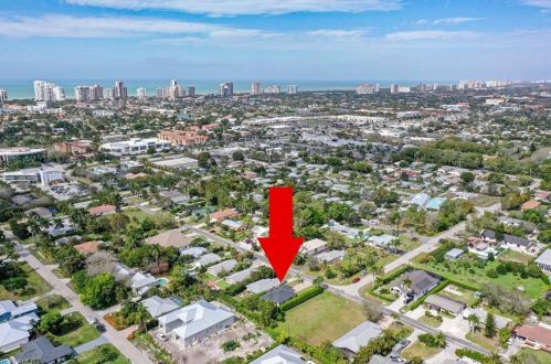 1160 Michigan Ave, Naples FL 34103-3873 exterior