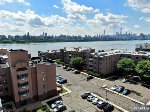 304 Nelson Ct, Edgewater NJ  07020-1632 exterior