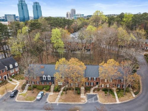 504 Dunwoody Chace, Atlanta GA 30328-6009 exterior
