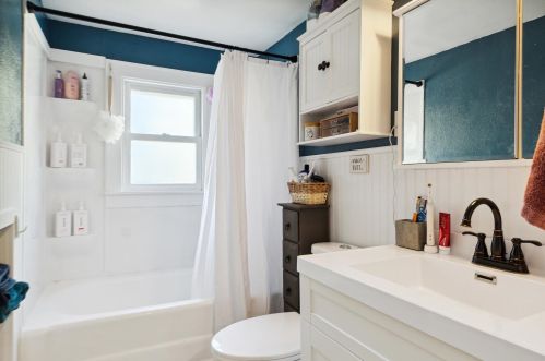 203 Oak Grv Ave, Kalamazoo MI 49004-1306 exterior