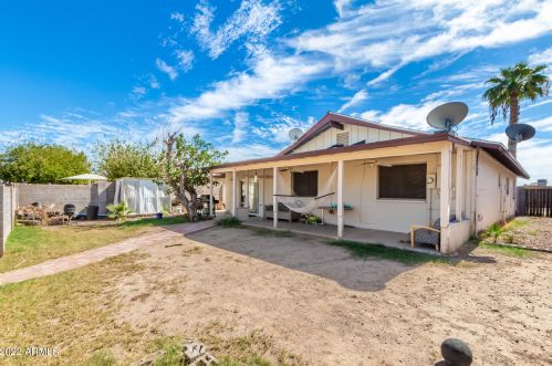 3340 Desert Cv Ave, Phoenix AZ 85028-3514 exterior