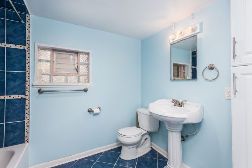 6645 Campbell Ave, Chicago IL 60645-5018 exterior