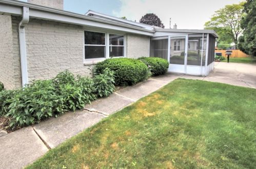 11927 Locust St, Milwaukee WI 53212-2642 exterior