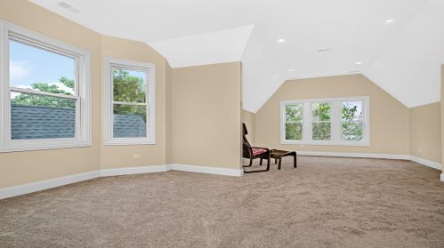 3935 Drake Ave, Chicago IL 60618-2219 exterior