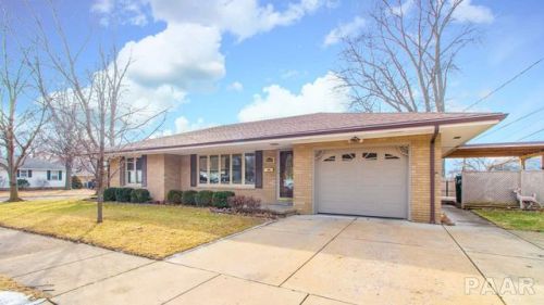 1607 13th St, Pekin, IL 61554-1750