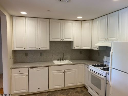 118 Barrister Dr, Kinnelon NJ  07405-3246 exterior