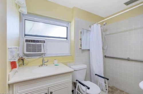 517 100 Ave, Naples FL 34108-2235 exterior