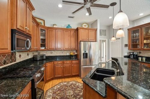 2025 Sykes Crk Dr, Merritt Island FL 32953-3066 exterior