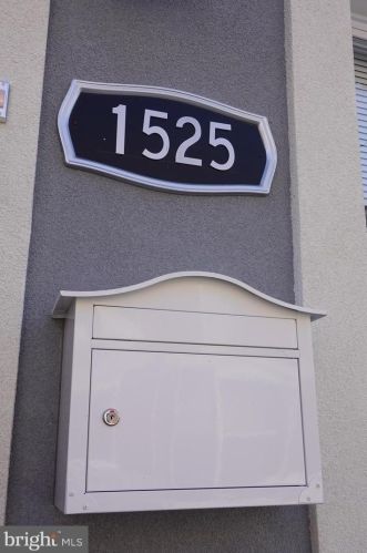 1525 Hicks St, Philadelphia PA  19146-4820 exterior
