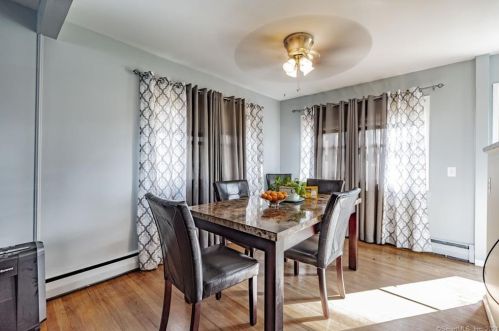 104 Brewster Rd, Enfield CT 06082-4104 exterior