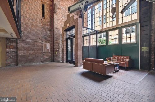 130 Bread St, Philadelphia PA 19106-1919 exterior