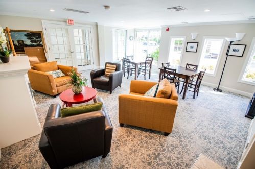 8 Crowninshield St, Peabody MA 01960-8201 exterior