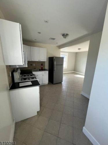 162 Scheerer Ave, Newark NJ  07112-2114 exterior