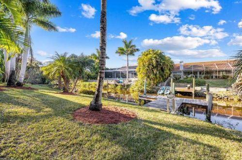 428 Sharwood Dr, Naples FL 34110-5726 exterior