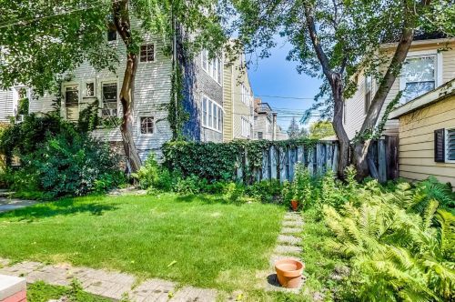 2145 Grace St, Chicago IL 60618-4901 exterior