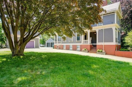 275 Angell St, Providence RI 02906-2122 exterior