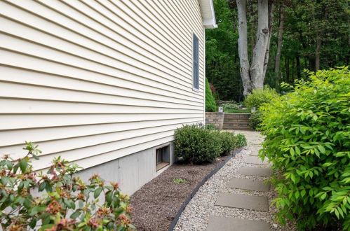 97 Gaskill St, Woonsocket RI 02895-1011 exterior