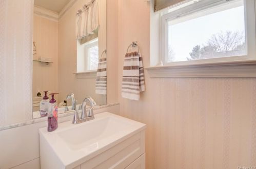 421 Cornwall Mdw Ln, Patterson NY 12563-2649 exterior