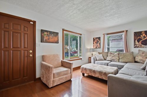 3957 39th St, Milwaukee, WI 53216-2516