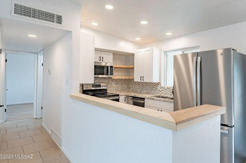 6520 Calle Herculo, Tucson AZ  85710-5620 exterior